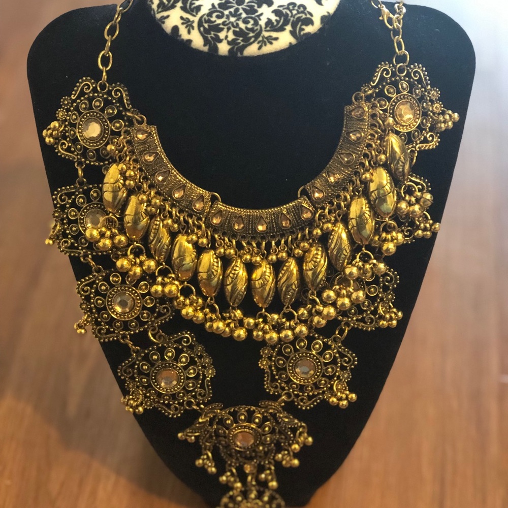 Statement necklace
